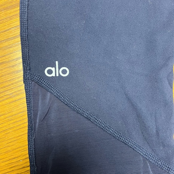 Alo Yoga Sheila High-Waisted Legging - Picture 3 of 5